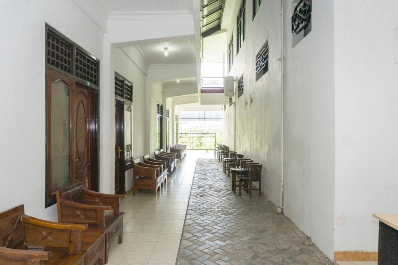 RedDoorz @ Tambolaka Sumba Hotel Lokokaki Bagian luar foto